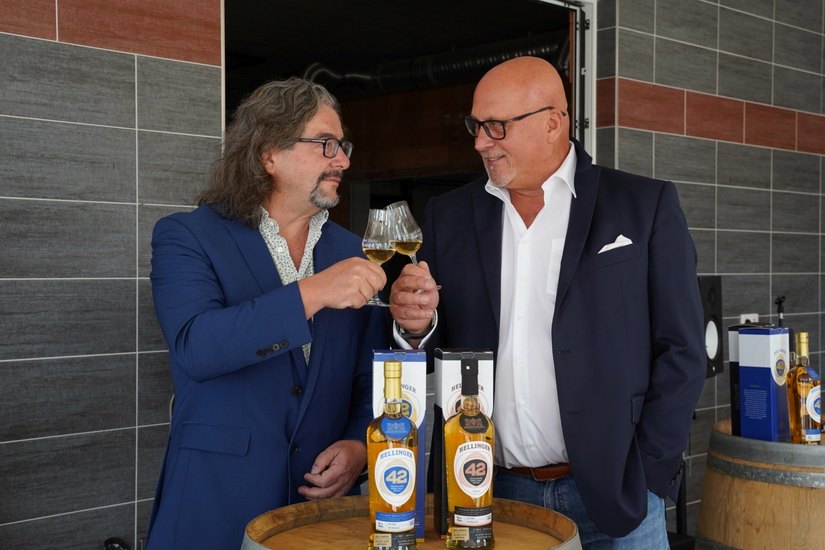 Frank Leichsenring und Thomas Michalski (v.l.), hier bei der Vorstellung des Projekts "Dresdner Whisky Manuafaktur" im Herbst 2020.