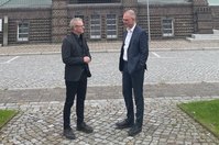 Enrico Münch, Bürgermeister Gröditz (li.) und Meißens Landrat Ralf Hänsel beim gemeinsamen Gespräch.