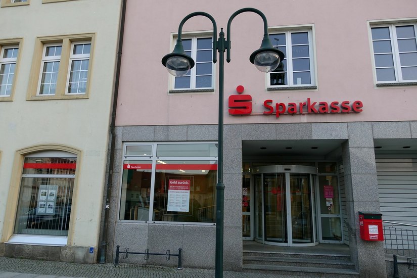 Die Neustädter Sparkassenfiliale am Markt.  Foto: D. Förster