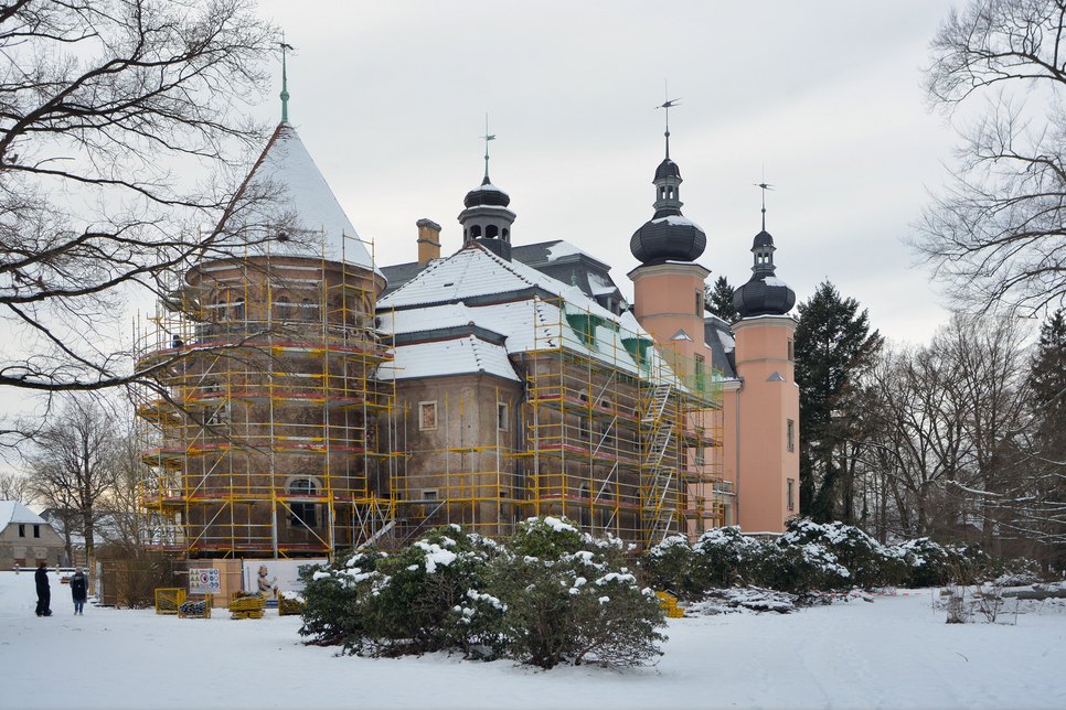 Am Altdöberner Schloss sind zurzeit die vorbereitenden Arbeiten für die Sanierung des Witzleben-Anbaus am ursprünglichen Barockschloss angeschoben worden.