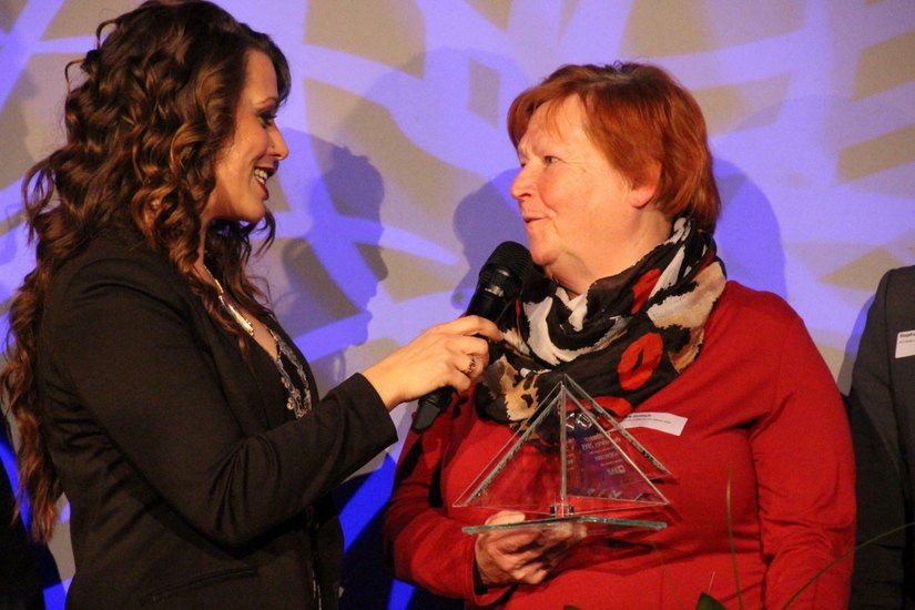 Barbara Jentsch erhielt die Glaspyramide für ihre Verdienste 2015. Foto: jho