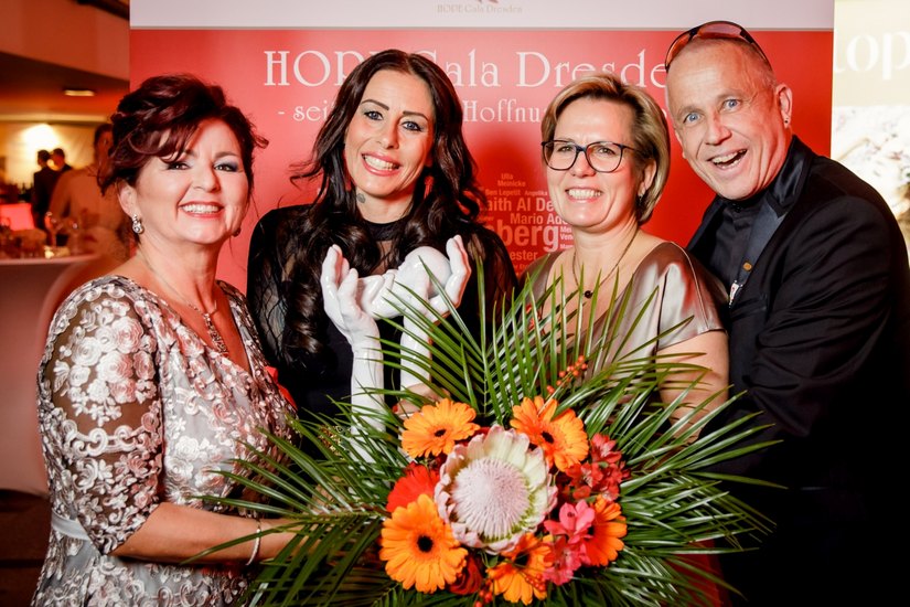 Gala-Initiatorin Viola Klein, Hope Award-Gewinnerin Anja Loven, Sozialmínisterin Barbara Klepsch und Pfarrer Stefan Hippler (v.l.)