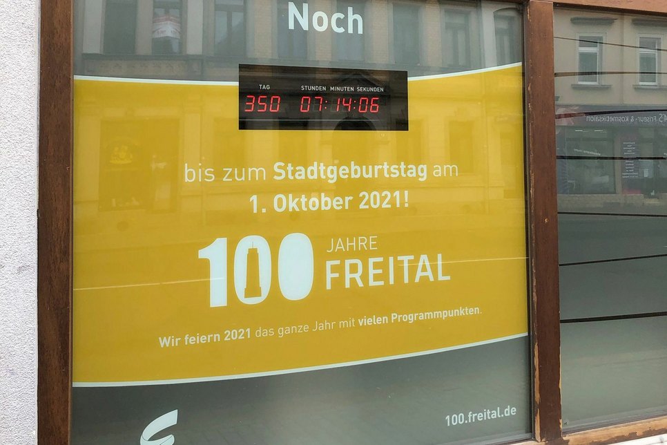 Die Countdown-Uhr am Rathaus Potschappel tickt. Foto: Stadt Freital