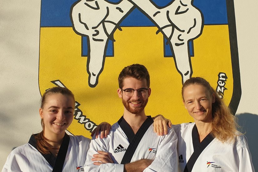 Cira, Chris und Coni Lange traten bei der ersten Online-Weltmeisterschaft im Taekwondo an. Foto: pm