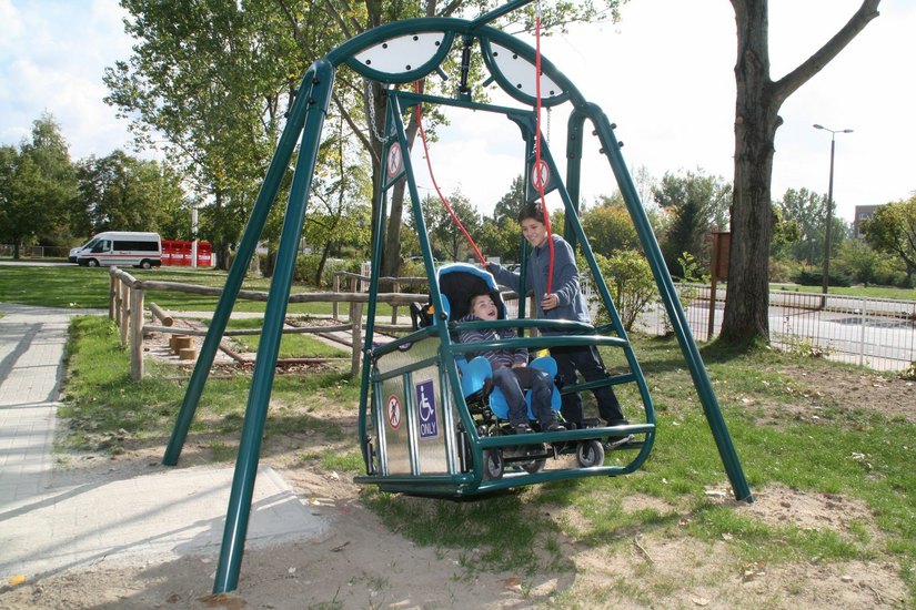 2015 soll der Bau einer behindertengerechten Spielplatzanlage auf dem Gelände der Johanniter in Cottbus durch die Hilfsaktion finanziert werden. Damit Kinder, die durch den ambulanten Kinderhospizdienst betreut werden, auch spielen können.