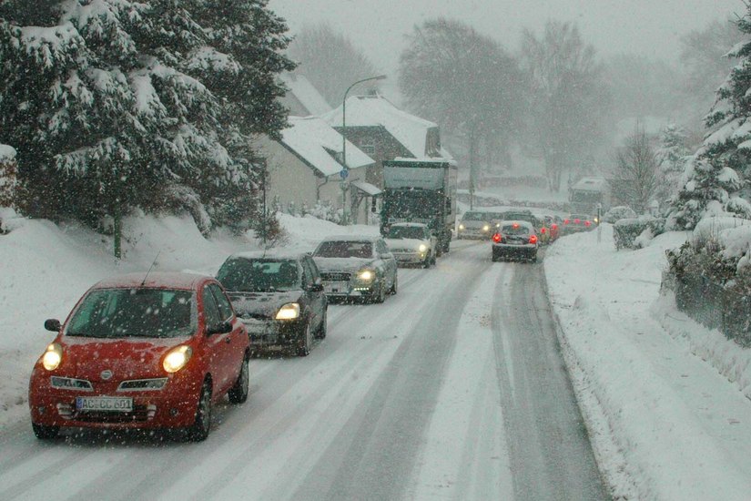 Eis und Schnee stellt wohl jeden Verkehrsteilnehmer auf die Probe.  Foto: Archiv
