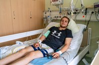 Alexej Heß zwei Tage nach dem Eingriff. Den Schlaganfall hat er gut überstanden.