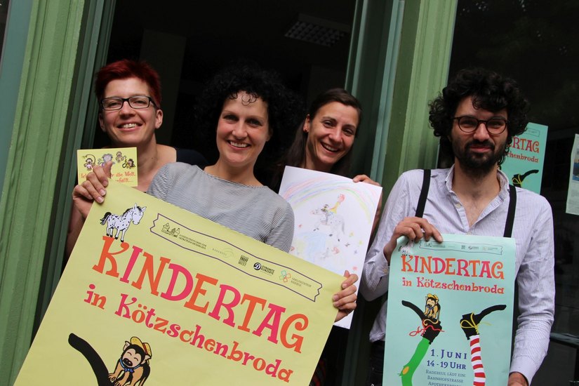 Organisieren den Kindertag in Radebeul (v.l.): Maria Berg-Holldack (Fami), Nadine Wollrad und Dajana König (Bürgertreff) und Björn Reinemer (Apotherkerpark). Foto: Schramm