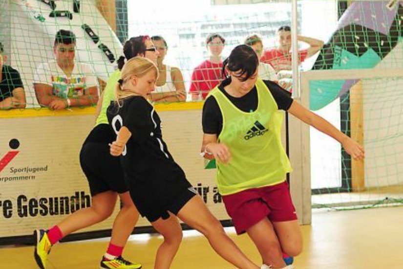 Die besten Spielerinnen und Spieler der Fairplay Soccer Tour treten zum Finale in Prora auf Rügen an. (Foto: Pikarts - Pierre Kamin)