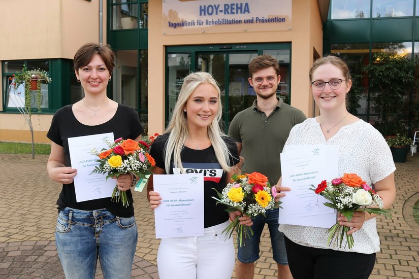 Majbritt Pforr, Samantha Michalak und Lisa Czaikowski haben die diesjährigen Stipendien der HOY-REHA erhalten.