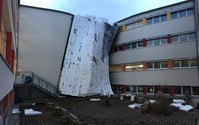 Das Dach an der Grundschule Zauckerode hielt dem Sturm nicht stand.   Foto: SV