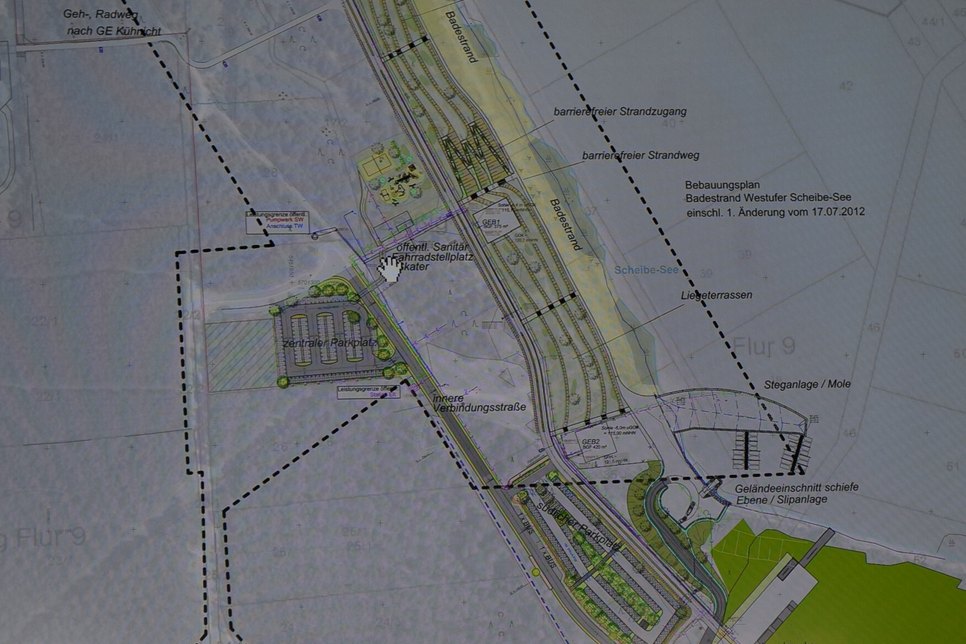 Parkplätze, Badestrand, Steganlage, Landmarke - das sind die Pläne fürs Westufer des Scheibe-Sees.Foto: kd; Grafik: LMBV/eta AG engineering