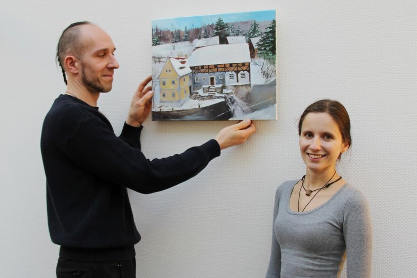 Elena und Christian Linge freuen sich  sehr auf die Ausstellung im HELIOS Klinikum Pirna.                     Foto: Klinik