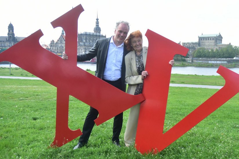 André Sarrasani und seine Mutter Ingrid Stosch-Sarrasani sehen der Jubiläumsshow mit großer Erwartung entgegen. Foto: Schiller