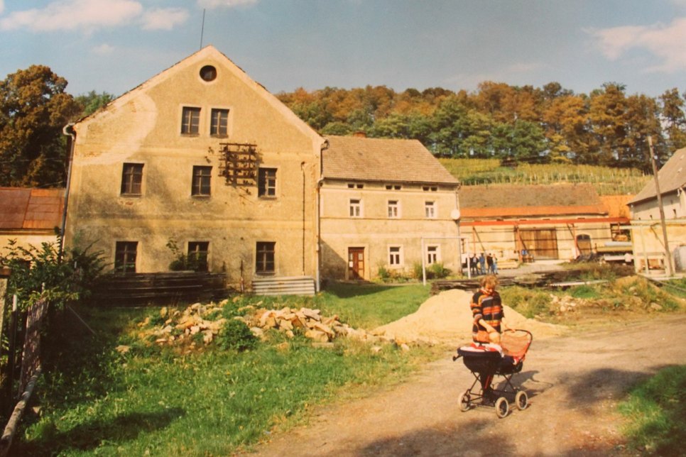 So sah die Getreidemühle 1995 aus, bevor die Sanierungsarbeiten begannen. Foto: IBZ
