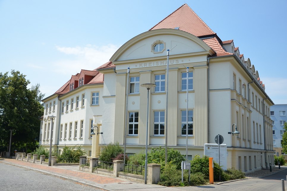 Das Gebäude der Kreisverwaltung Oberspreewald-Lausitz am Standort Senftenberg.