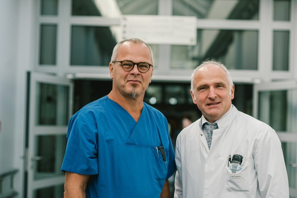 Die Leiter des Mammazentrums: Dr. Torsten Nadler (li.) sowie Dr. Steffen Handstein (re.). Foto: Städtische Klinikum Görlitz gGmbH