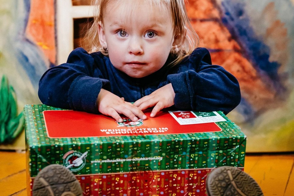 Rugile ist erst zwei Jahre alt und bekam 2017 ihr erstes Schuhkarton-Geschenk in Litauen. Foto: David Vogt