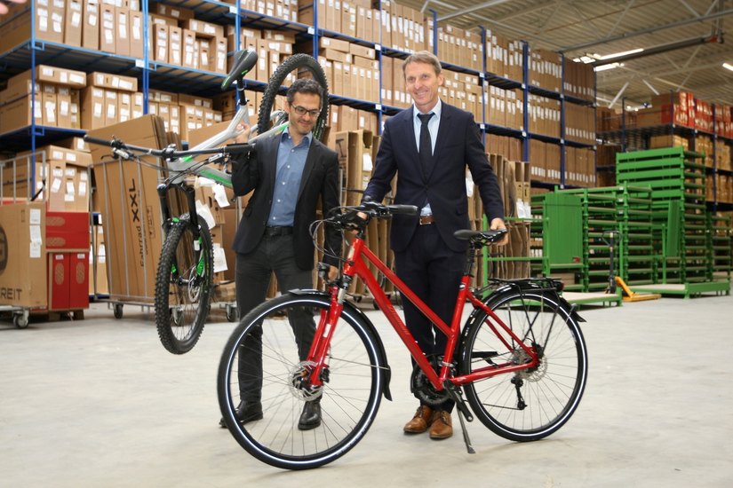 Hamidreza Ameli (46) und  André Hans (54), die beiden Geschäftsführer von Fahrrad XXL Emporon, wurden in der Stadt Wilsdruff mit offenen Armen empfangen.