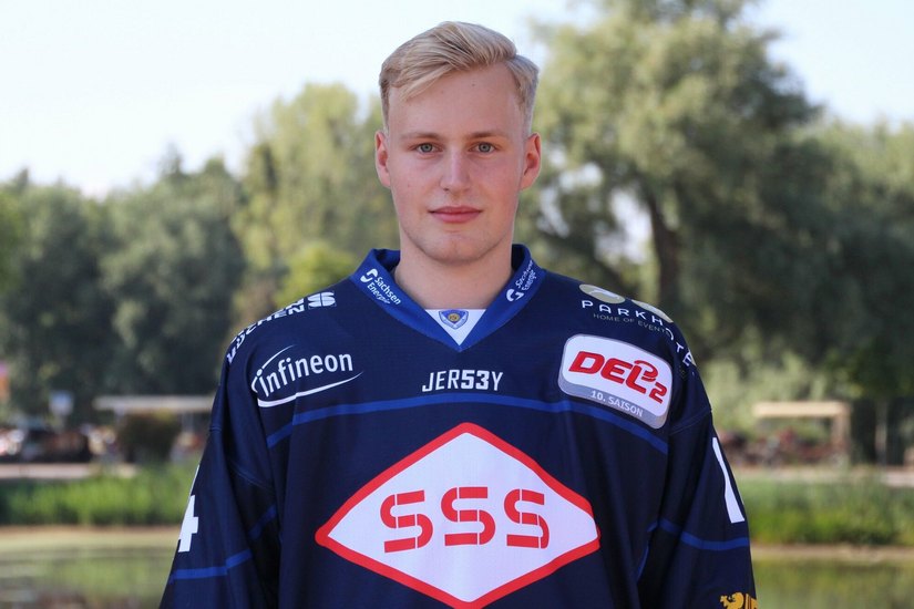 Jussi Petersen trägt weiter das Trikot der Dresdner Eislöwen.