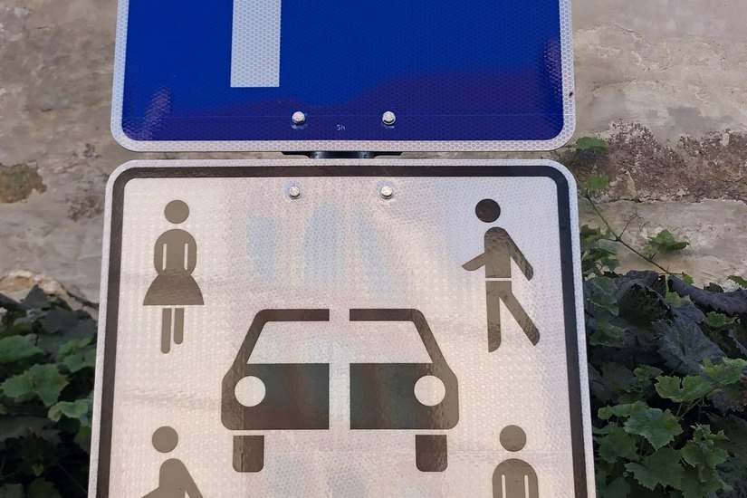 Neues Schild: Carsharing Parkplatz. Foto: Privat