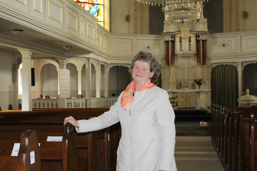 Viola Streubel in der evangelisch-lutherischen Kirche in Walddorf. Foto: Keil