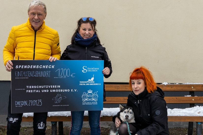 Wolle Förster, Regina Barthel-Marr, Minimi und Clarissa Karnikowski zu Besuch beim Tierheim.