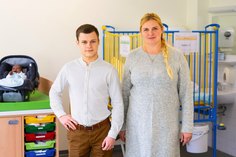Nazar Onishchenko (l.) und Liliia Morina sind zwei der 14 ukrainischen Azubis, die derzeit am CTK eine Ausbildung zum Pflegefachmann/ zur Pflegefachfrau durchlaufen.