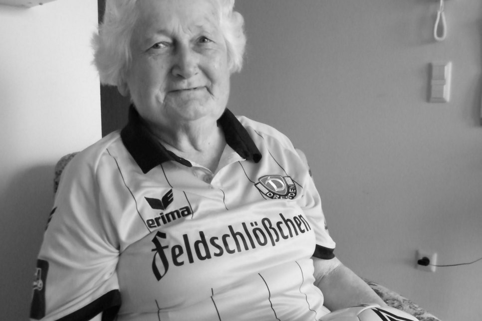 Ingrid Beier, die Dynamo-Omi, ist jetzt im Alter von 91 Jahren gestorben. Foto: Jancke/Archiv
