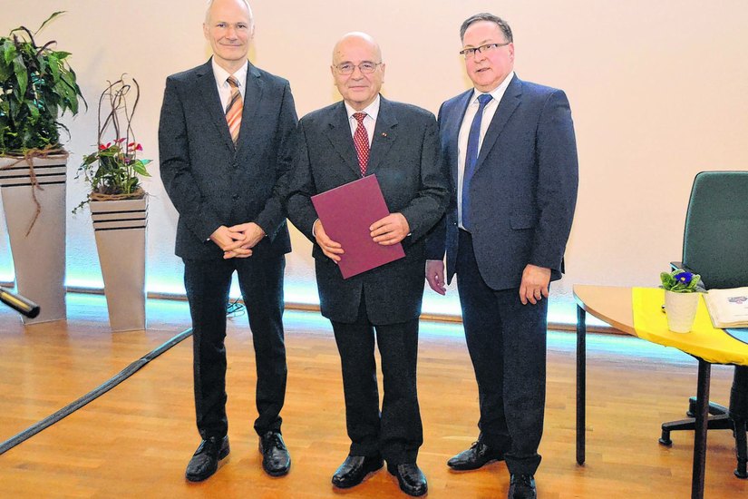 Von links: Uwe Pielenz, Martin Habermann und Helmut Wenzel beim Neujahresempfang. Foto: pm