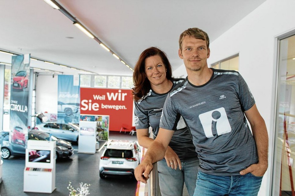 Melanie Fechner und Markus Halkasch werden beim Krabat-Firmenlauf das Autohaus Schiefelbein vertreten. Foto: Silke Richter