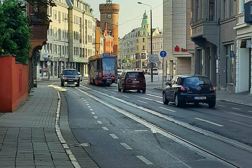 Die Straße der Jugend, eine der wichtigsten Cottbuser Verkehrsachsen, wird bis voraussichtlich Mai 2023 gesperrt.