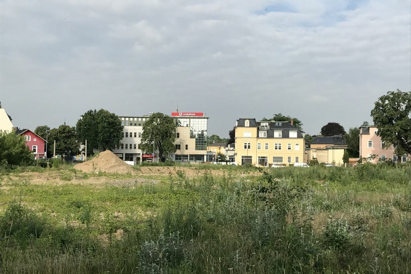 Der ehemalige Hauptsitz der Vodafone-Nierlassung Ost an der Meißner Straße. Hier sollen bis Frühjahr 2018 Mietwohnungen entstehen. Foto: Archiv