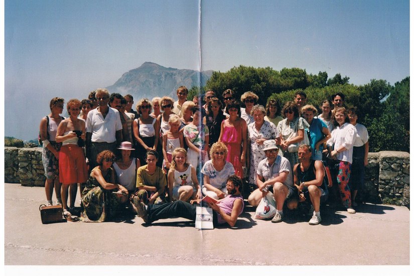 Lehrer und Abiturienten aus Cottbus im Sommer 1990 vor der Villa Juvis auf Capri. Foto: privat