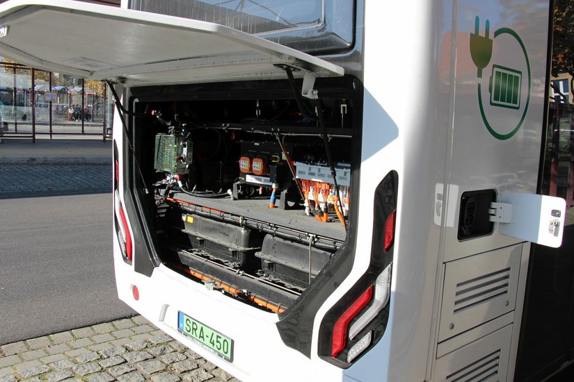 Fährt mit Batterien statt mit Diesel - der Ikarus-Stadtbus mit Elektroanbtrieb.Fotos: sts