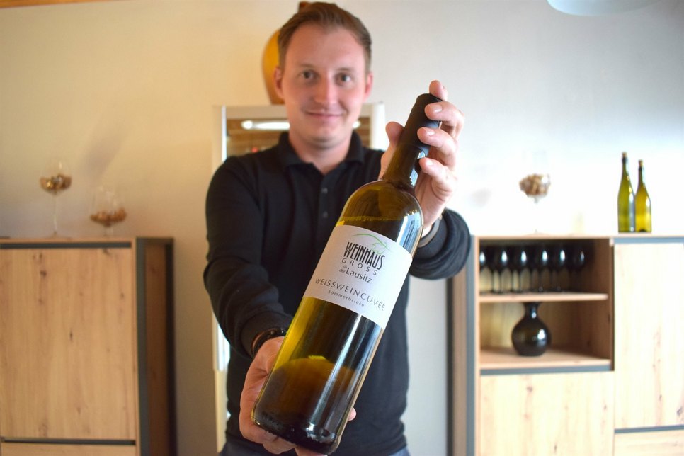 Benjamin Groß möchte den Weinanbau in der Oberlausitz etablieren. Die Nachfrage nach seinen Weinsorten ist sehr hoch.