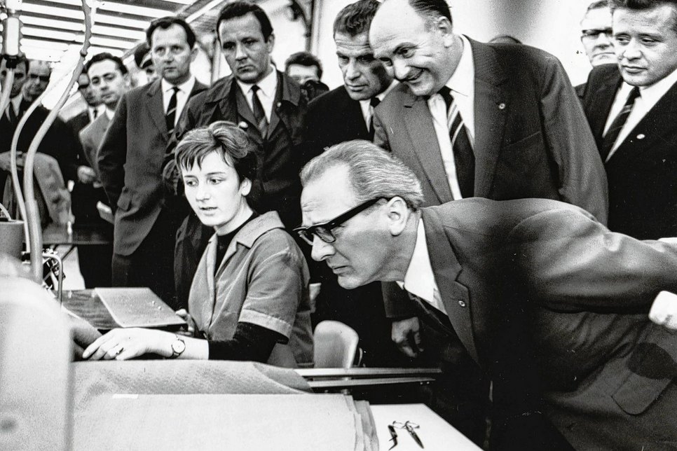 Erich Honecker und TKC-Generaldirektor Kurt Bullan beim Eröffnungsrundgang 1969. Foto: Erich Schutt