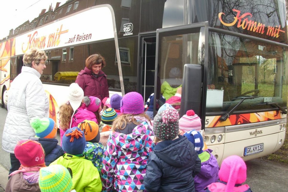 Ende gut, alles gut: Dank der spontanen Reaktion des Reiseunternehmens kamen die Kinder doch noch zu ihrer Busfahrt. Foto: Johanniter-Kinderhaus Bienchen