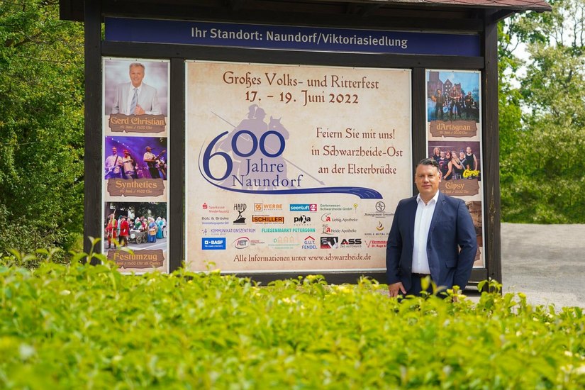Schwarzheides Bürgermeister Christoph Schmidt lädt zum Volks - und Ritterfest nach Nauendorf ein.