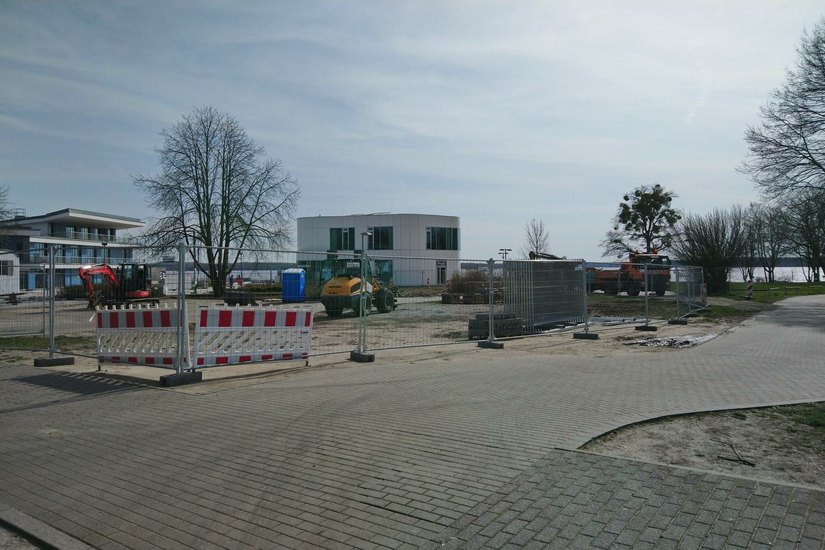 Bauarbeiten am Stadthafen-Vorplatz in Senftenberg. Foto: Stadt Senftenberg/Groebe
