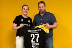 Lena Smolik mit Sportvorstand Andreas Baier-
 Foto: HC Rödertal