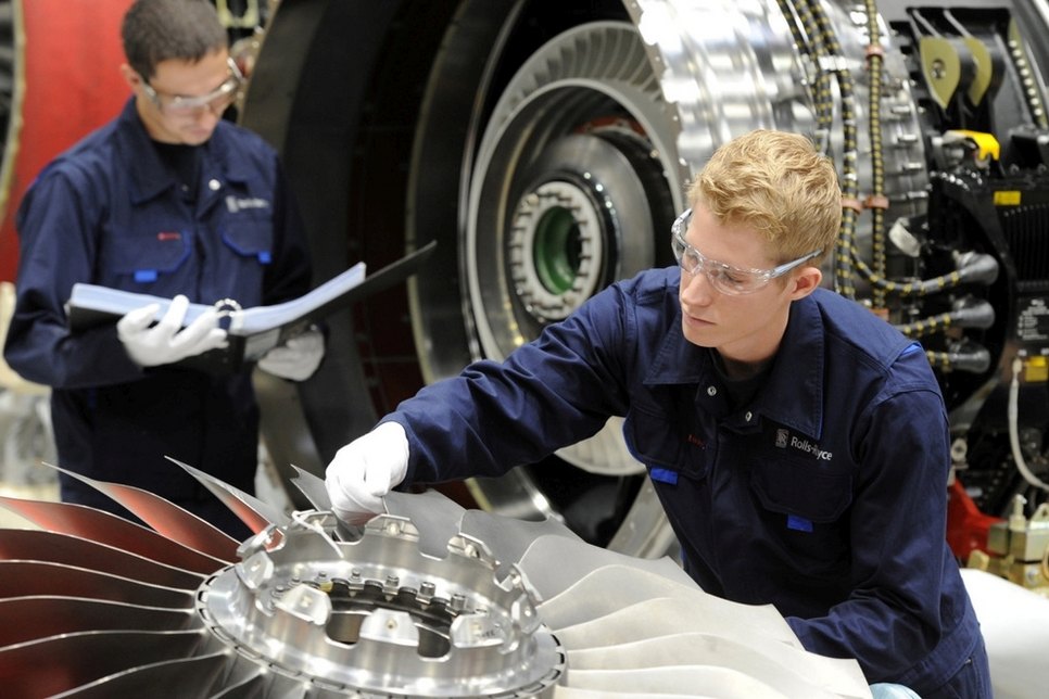 In Cottbus will der britische Konzern nicht nur forschen, sondern auch produzieren. So werden auch technische Berufe gefragt sein. Foto: Rolls Royce Deutschland