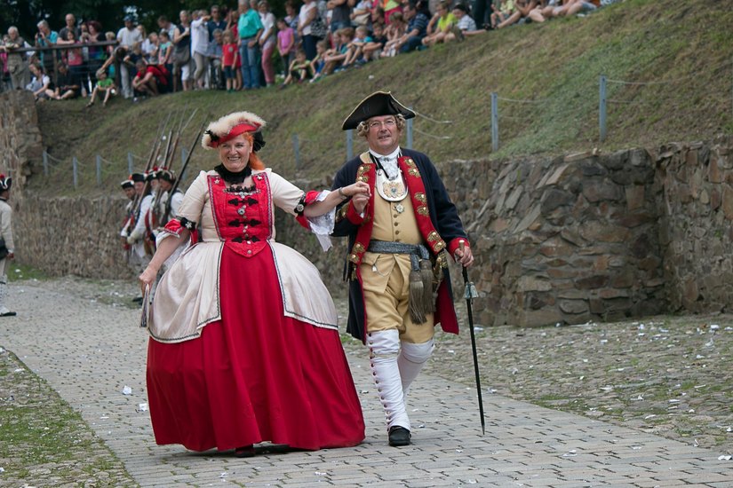 Während des festungsspektakels in Senftenberg machen die Besucher eine Zeitreise ins 18. Jahrhundert. Foto: Museum OSL/Linke
