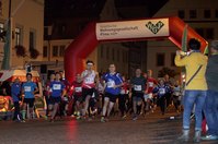 Startschuss für den nächtlichen Staffellauf beim 17. Pirnaer Citylauf im Vorjahr.