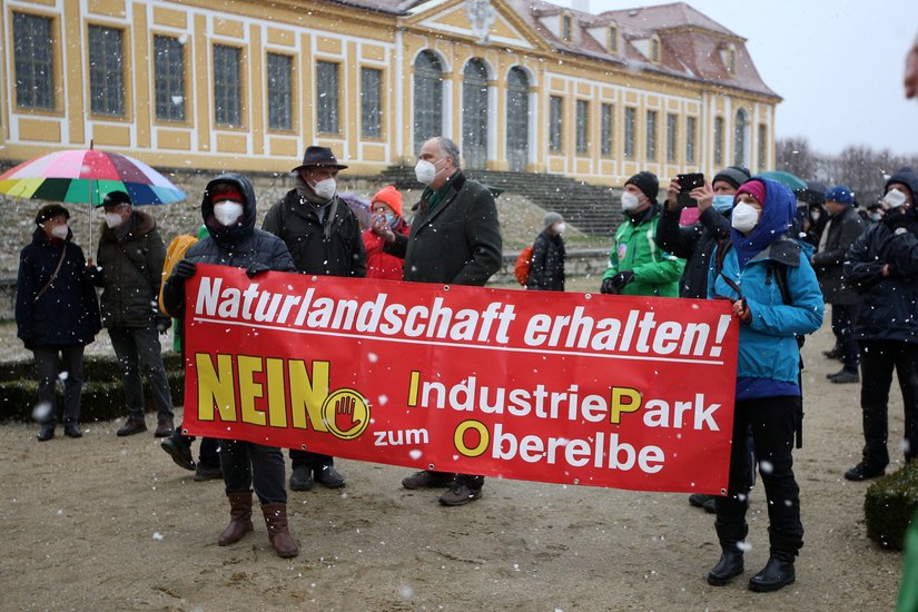 Protest gegen den »IPO« in unmittelbarer Nähe zum Barockgarten Großsedlitz. Foto: D. Förster