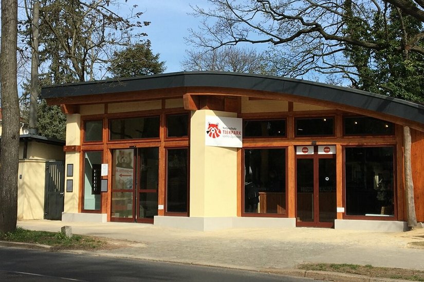 Seit November iliefen die Arbeiten, im Februar sollte alles fertig sein. Allerdings verzögerte sich der Bau. so dass das neue Eingangsgebäude im Naturschutz-Tierpark Görlitz-Zgorzelec erst kurz vor Ostern fertig wurde.