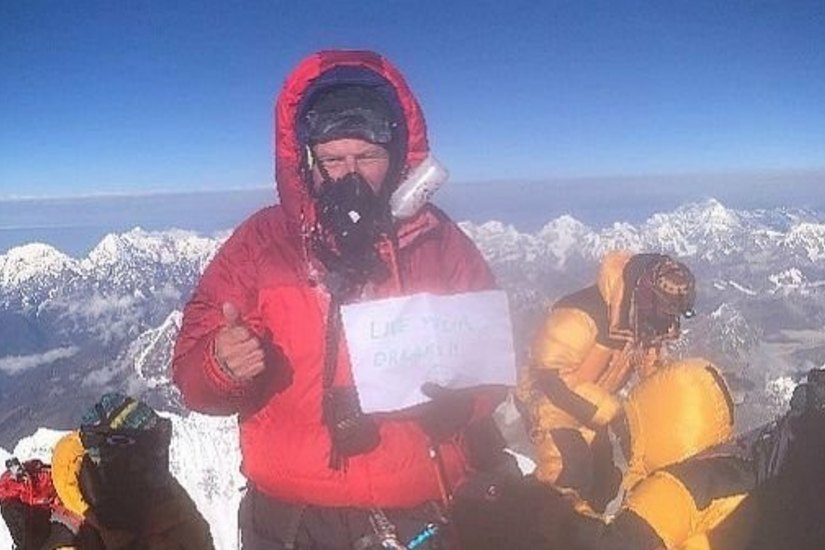 Erik Ziegler am 21. Mai 2022, um 6.24 Uhr, auf dem Gipfel des Mount Everest: »Lebe deine Träume!«