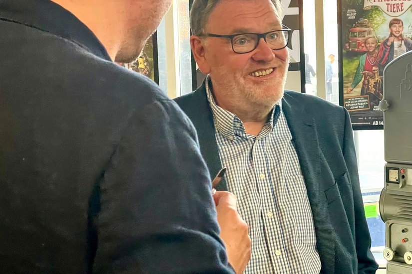 Der Wirtschaftsjournalist Wolf Lotter im Gespräch mit Spremberger Unternehmern. Foto: Tudyka.PR