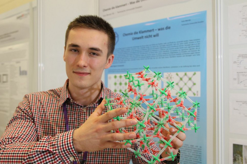 Felix Mende (19, Technische Universität Dresden): „Chemie die klammert – Was die Umwelt nicht will“.