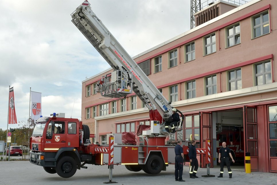 Mit dem Hubrettungsfahrzeug TM 32 ist die Senftenberger Feuerwehr auch über die Stadtgrenzen hinaus im Einsatz.